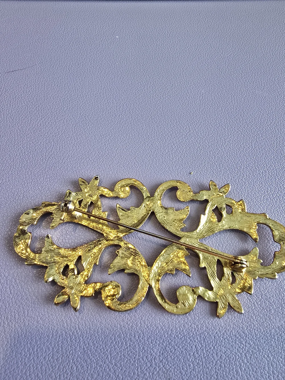 Gold Floral Filigree Brooch - Elegant Women’s Accessory, Like New